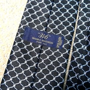 Brooks Brothers blue links on black background silk tie